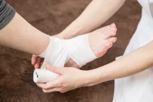 健康保険や自賠責保険が使えるケガの相談イメージ
