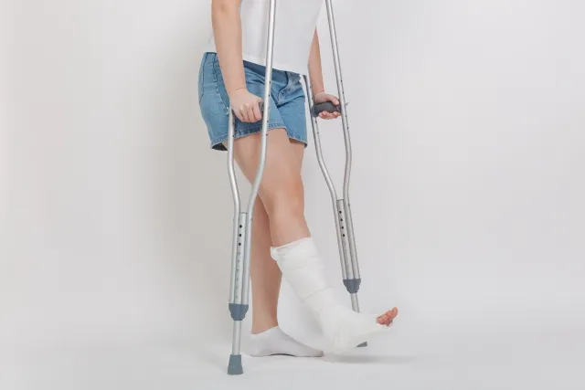 骨折・脱臼後に関節が動きにくくなった状態のイメージ